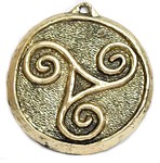 Placa Triskle dourado: Amor, For�a e Sabedoria 